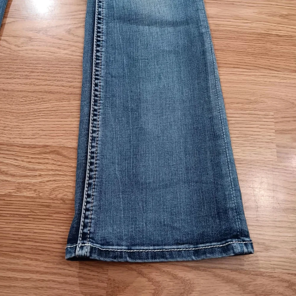 Grace in LA Embroidered Jeans - Picture 8 of 12